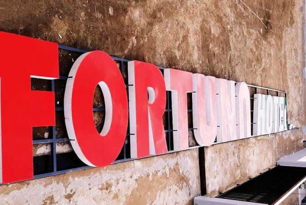 Hình ảnh thi công bảng hiệu quảng cáo Fortuna Hotel tại Phú Quốc